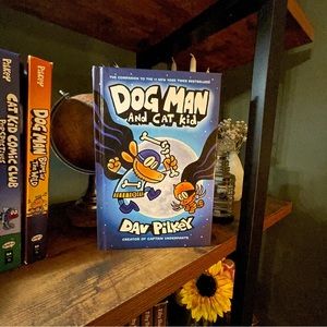 GRAPHIC NOVEL - Dog Man and Cat Kid - Dav Pilkey